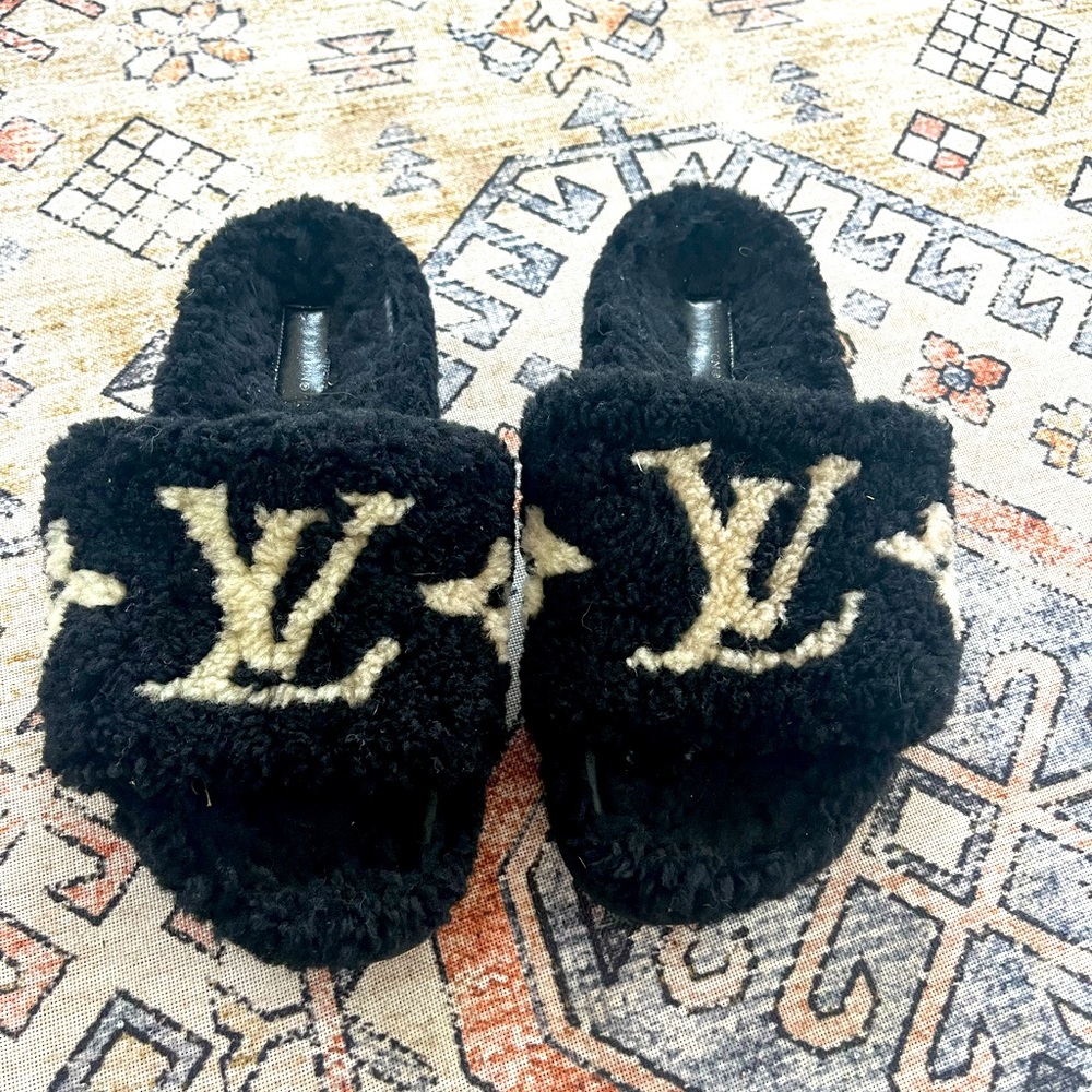 AUTHENTIC LOUIS VUITTON SLIPPERS